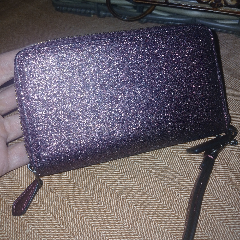 Bnwt Authentic Coach Glitter Clutch in Shimmering- Purple Cherry - Picture 4 of 12